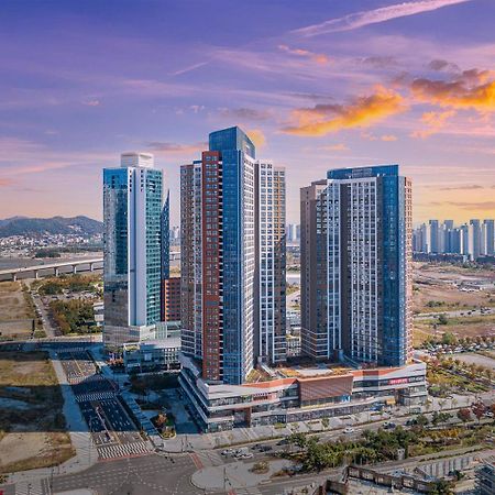 Urbanstay Songdo Moonlight Park Incheon Bagian luar foto